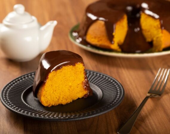 Bolo de Cenoura com Cobertura de Chocolate